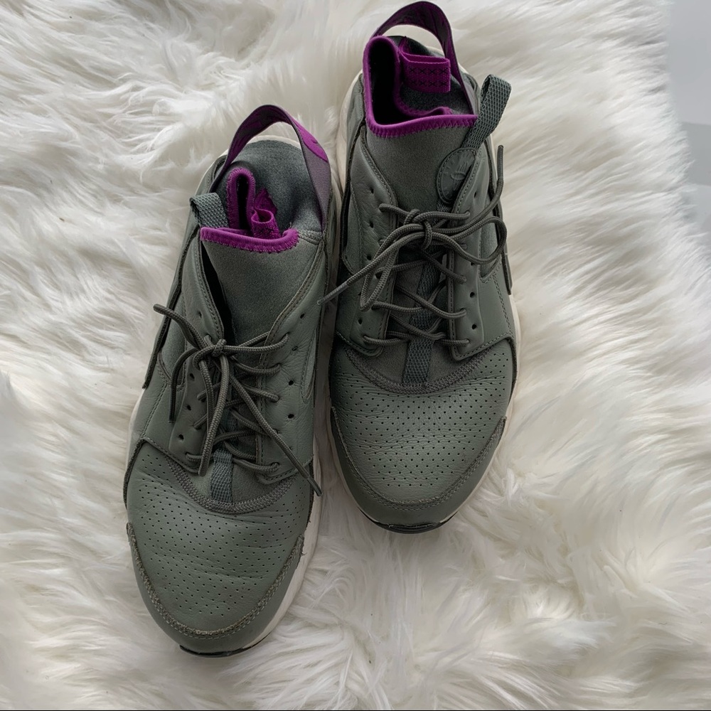 Grey Nike Air Hirache Sneakers
